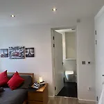 Modern 2Br Flat