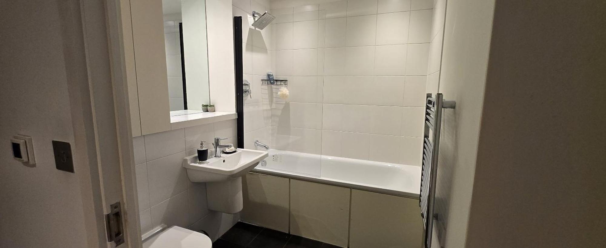 Modern 2br Flat *